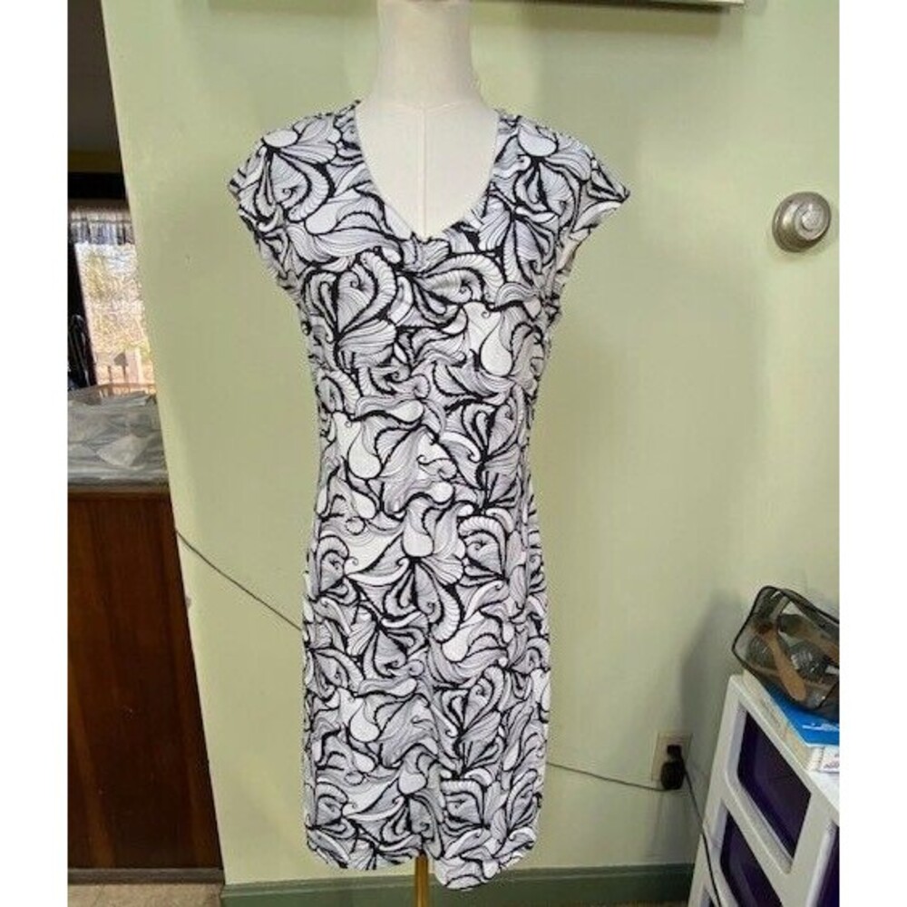 Title Nine Dress Sz S White & Black Paisley Ruched Bust Active Dress Athleisure